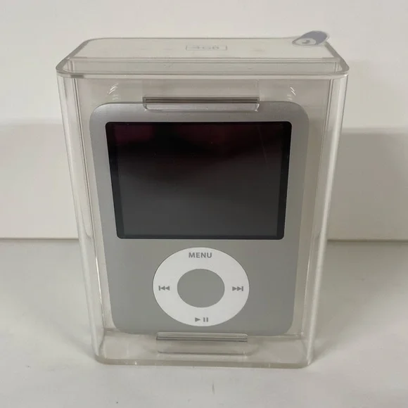 AppleiPod Nano 4 GB Silver 3rd Gen NEW NIB